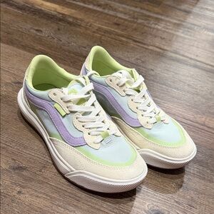 Stylish Women's Sneakers in Pastel Hues